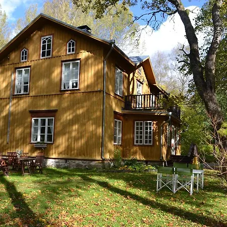 ゲストハウス Kirjakkalan Ruukkikylae